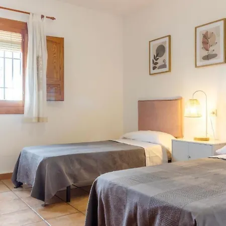 Olivos Con Piscina Holiday home *