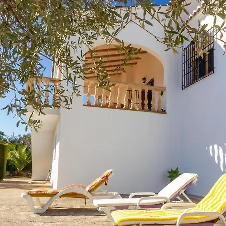 Olivos Con Piscina Holiday home